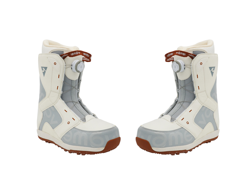 Adult snow boots